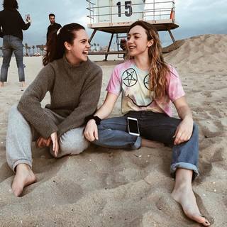 Peyton List feet photo thumbnail