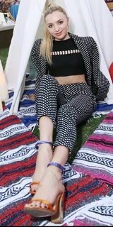 Peyton List feet photo thumbnail