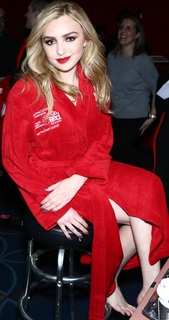 Peyton List feet photo thumbnail