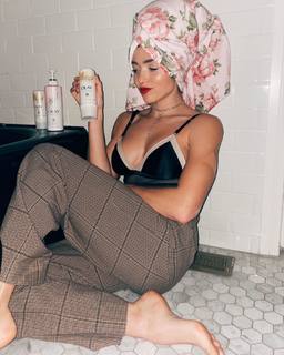 Peyton List feet photo thumbnail