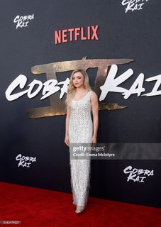 Peyton List feet photo thumbnail
