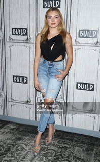 Peyton List feet photo thumbnail