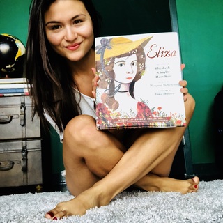 Phillipa Soo feet photo 1