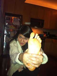 Phillipa Soo feet photo 1