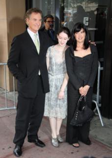 Phoebe Cates feet photo thumbnail