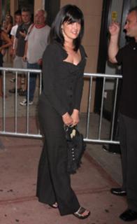 Phoebe Cates feet photo thumbnail