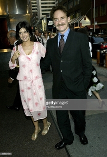 Phoebe Cates feet photo thumbnail