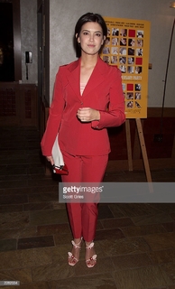 Phoebe Cates feet photo thumbnail