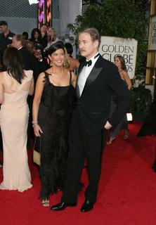 Phoebe Cates feet photo thumbnail
