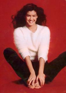 Phoebe Cates feet photo thumbnail