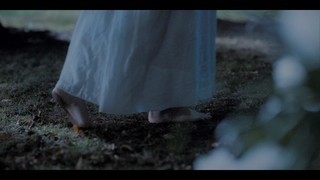 Phoebe Dynevor feet photo thumbnail