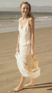 Phoebe Dynevor feet photo thumbnail