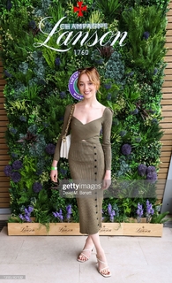 Phoebe Dynevor feet photo thumbnail