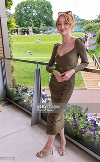 Phoebe Dynevor feet photo thumbnail