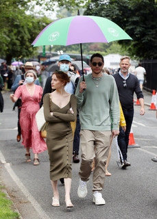 Phoebe Dynevor feet photo thumbnail