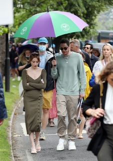 Phoebe Dynevor feet photo thumbnail