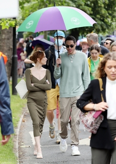 Phoebe Dynevor feet photo thumbnail