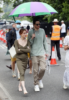 Phoebe Dynevor feet photo thumbnail