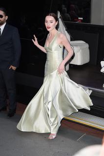 Phoebe Dynevor feet photo thumbnail