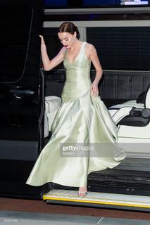 Phoebe Dynevor feet photo thumbnail