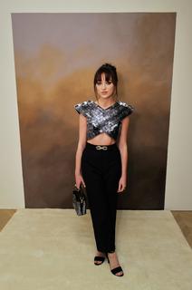 Phoebe Dynevor feet photo thumbnail