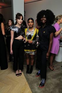 Phoebe Dynevor feet photo thumbnail