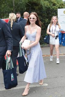 Phoebe Dynevor feet photo thumbnail