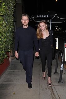 Phoebe Dynevor feet photo thumbnail