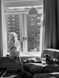 Phoebe Dynevor feet photo 3