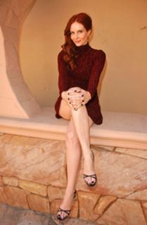 Phoebe Price feet photo thumbnail