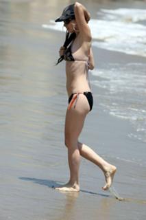 Phoebe Price feet photo thumbnail