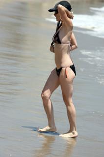 Phoebe Price feet photo thumbnail