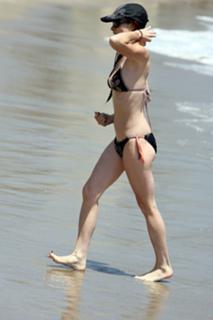 Phoebe Price feet photo thumbnail