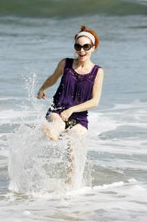 Phoebe Price feet photo thumbnail