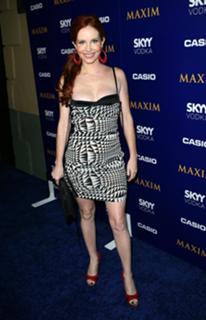 Phoebe Price feet photo thumbnail