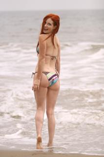 Phoebe Price feet photo thumbnail