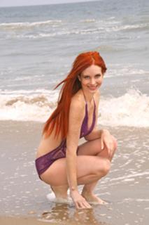Phoebe Price feet photo thumbnail