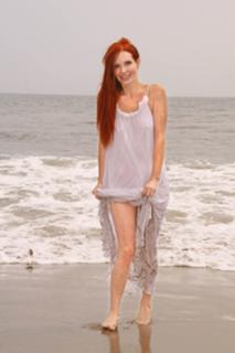 Phoebe Price feet photo thumbnail