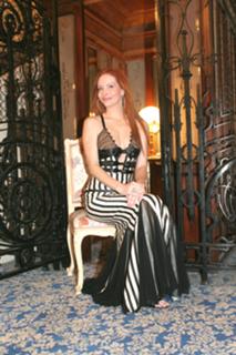 Phoebe Price feet photo thumbnail