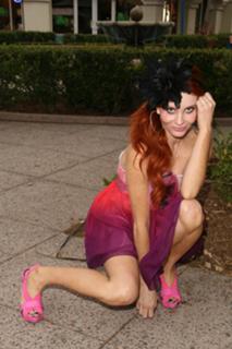 Phoebe Price feet photo thumbnail