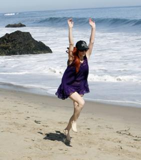 Phoebe Price feet photo thumbnail