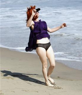 Phoebe Price feet photo thumbnail