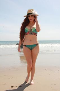 Phoebe Price feet photo thumbnail