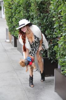 Phoebe Price feet photo thumbnail