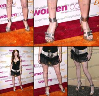 Phoebe Price feet photo thumbnail