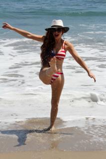 Phoebe Price feet photo thumbnail