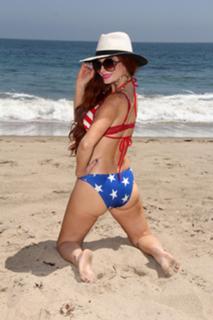 Phoebe Price feet photo thumbnail