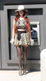 Phoebe Price feet photo thumbnail