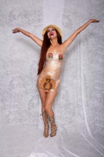 Phoebe Price feet photo thumbnail