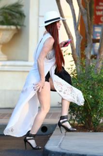 Phoebe Price feet photo thumbnail